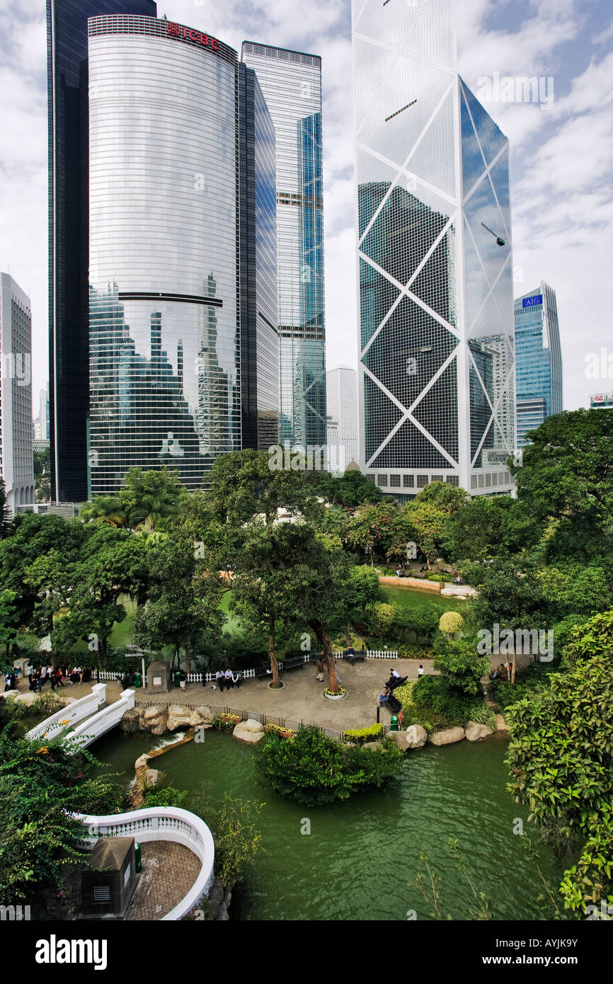 Gratte-ciel de Hong Kong à Hong Kong park Banque D'Images