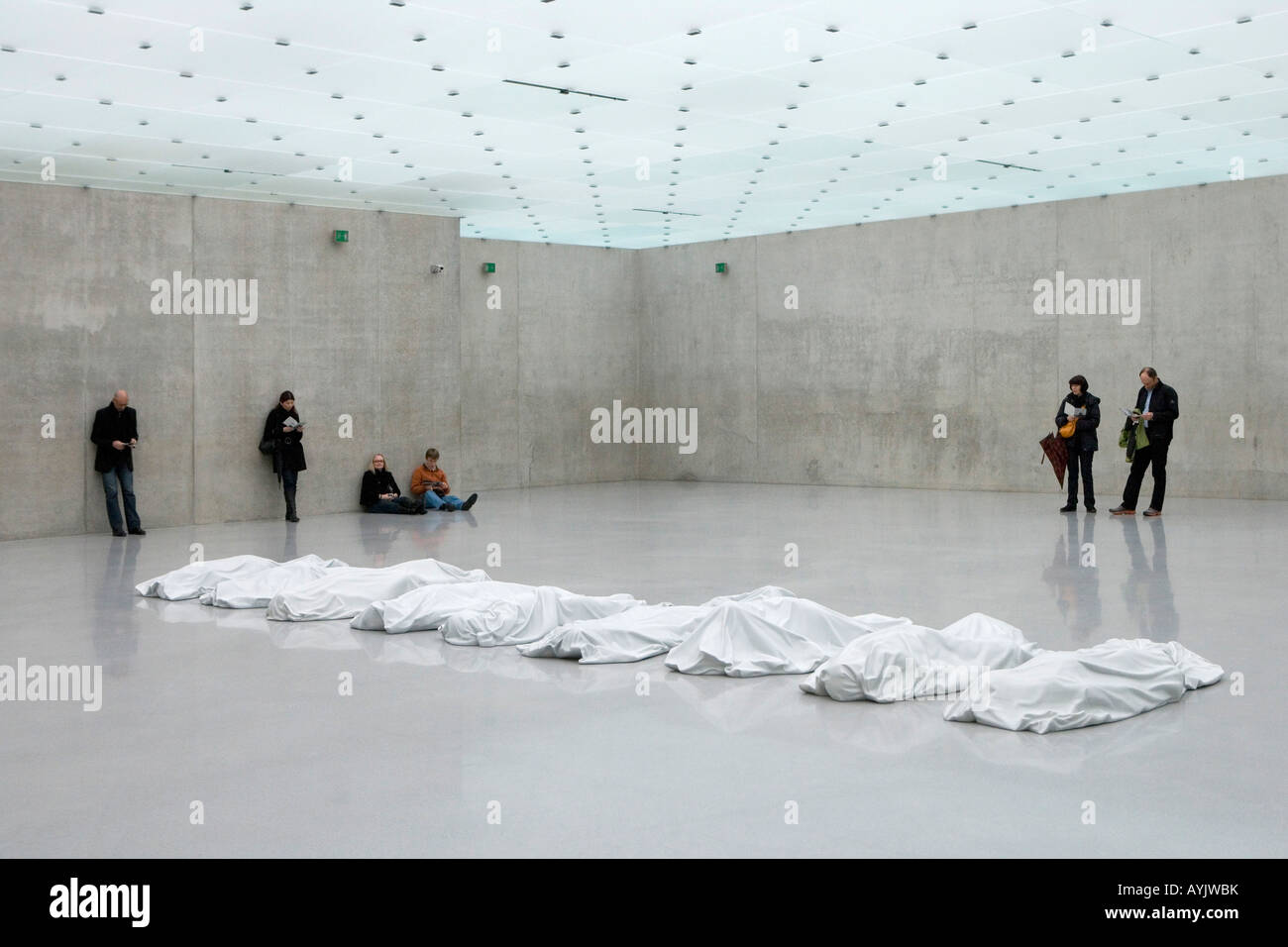 Museum Kunsthaus Bregenz construit par l'architecte suisse Peter Zumthor photo montre une exposition de Maurizio Cattelan Banque D'Images