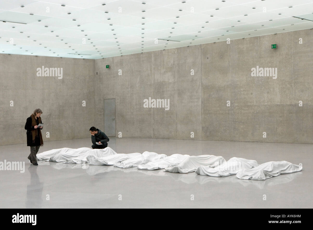 Museum Kunsthaus Bregenz construit par l'architecte suisse Peter Zumthor photo montre une exposition de Maurizio Cattelan Banque D'Images
