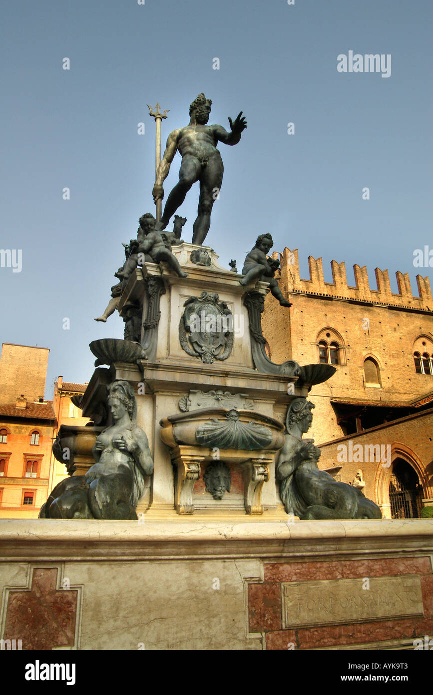 Statue de Neptune en Bologne Bologne portrait vertical vertical Banque D'Images Statue de Neptune en Bologne Bologne portrait vertical vertical Banque D'Images
