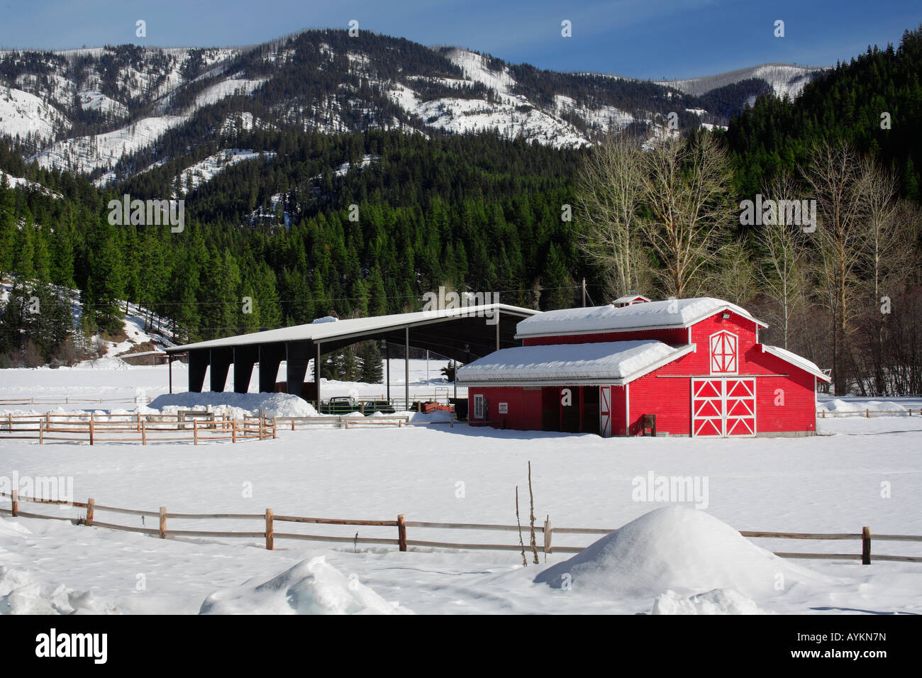 Grange près de Leavenworth Washington en hiver Banque D'Images