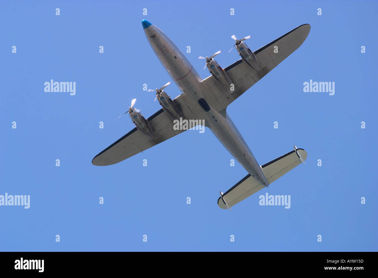 Quatre Lockheed C-121C Super Constellation, plan du musée aéronautique de Genève, du lac Léman, Suisse Banque D'Images