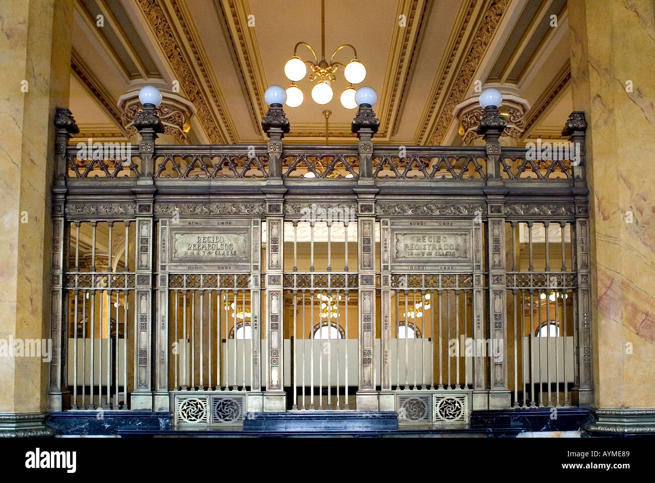 Belle grille détaillée et compteur dans Correo Mayor le bureau de poste principal de la ville de Mexico Banque D'Images