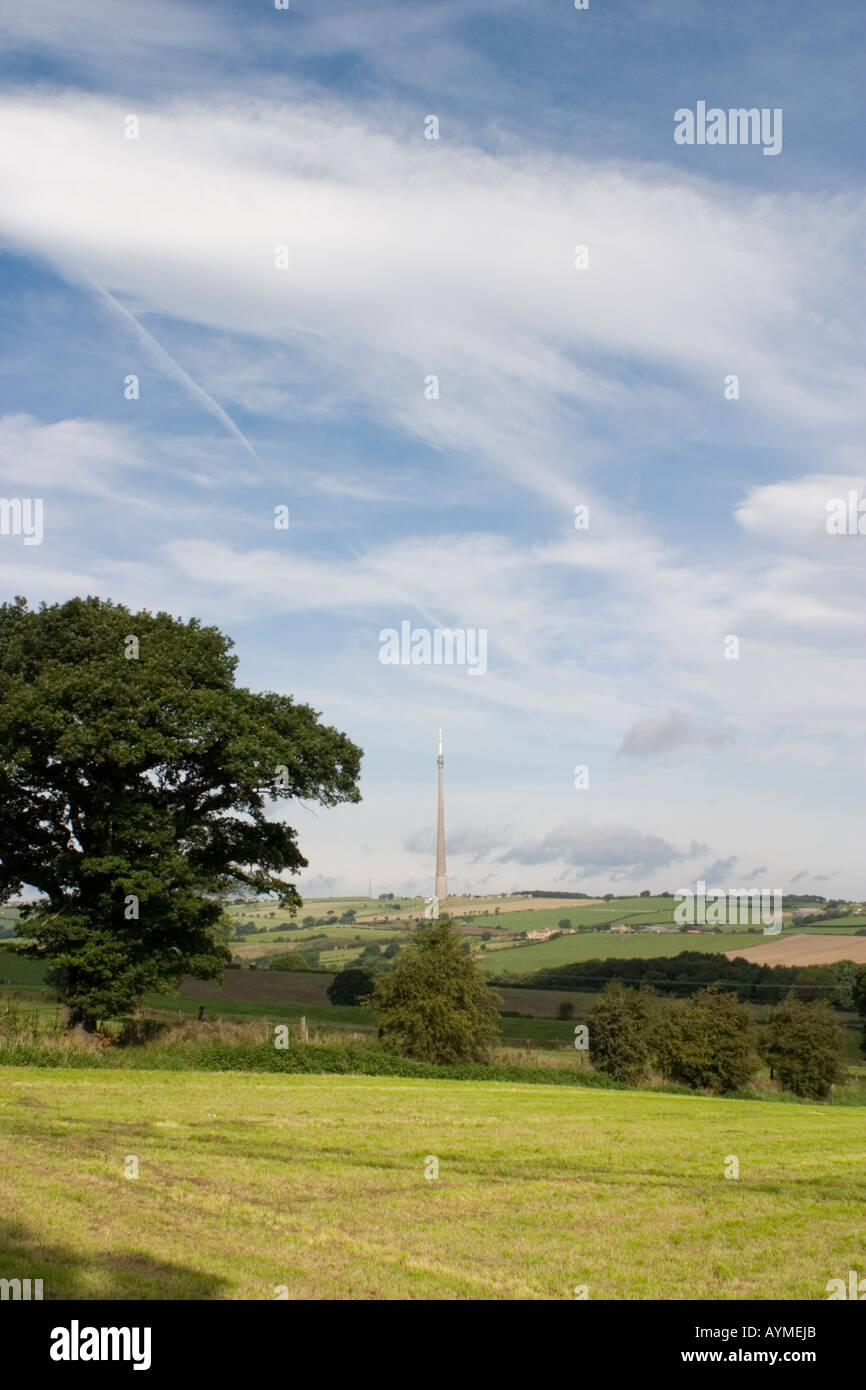 La télévision Emley Moor Lane Skelmanthorpe Busker de mât West Yorkshire Angleterre Banque D'Images