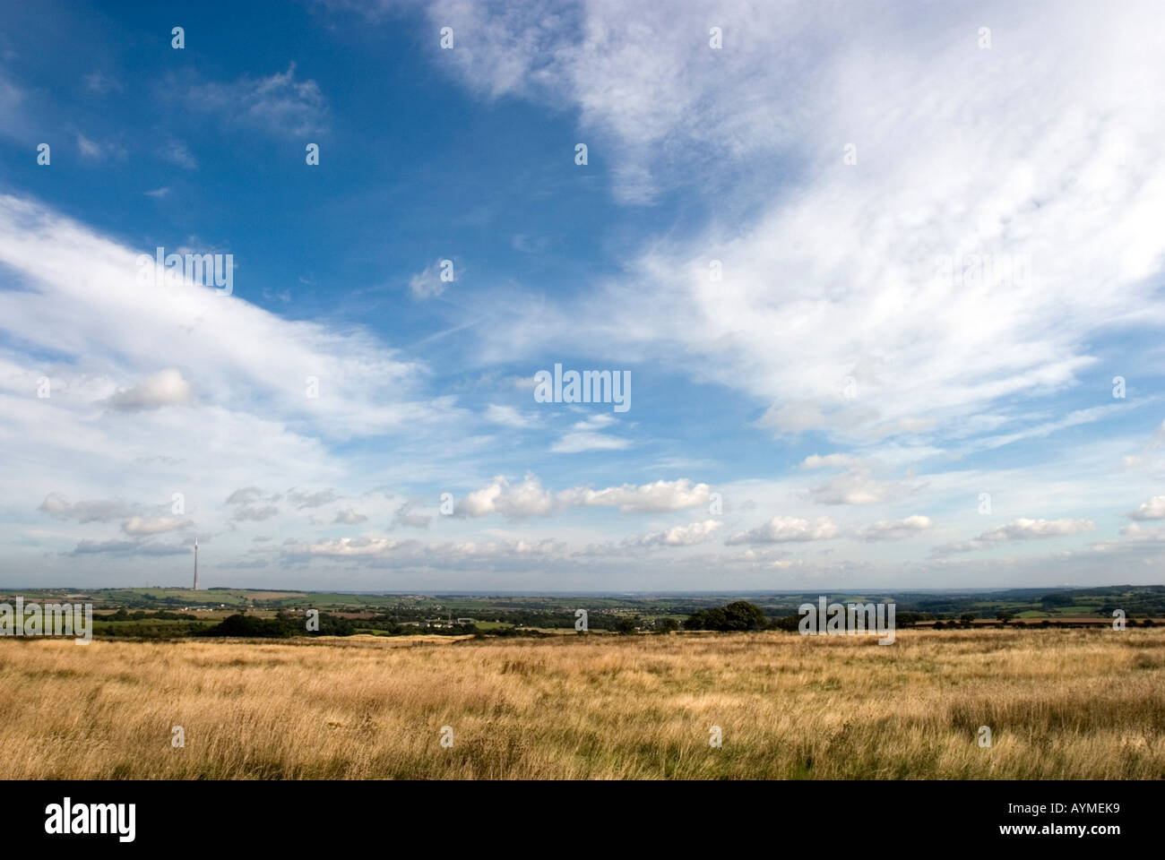 Vue de Denby Lane East Denby vers Emley Moor émetteur West Yorkshire Angleterre Banque D'Images
