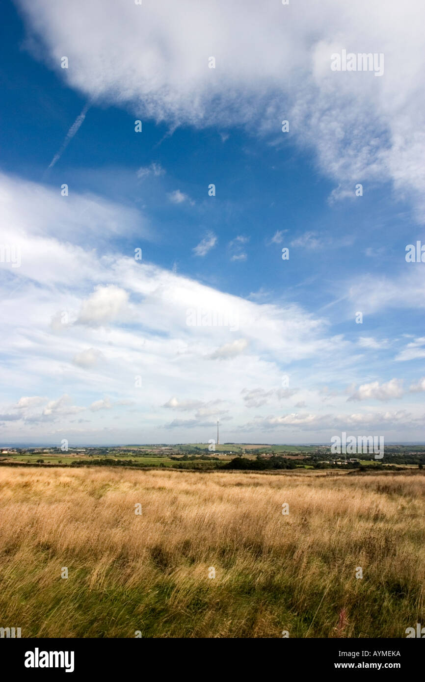 Vue de Denby Lane East Denby vers Emley Moor émetteur West Yorkshire Angleterre Banque D'Images