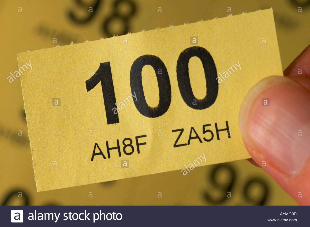 Un billet jaune - cent Banque D'Images