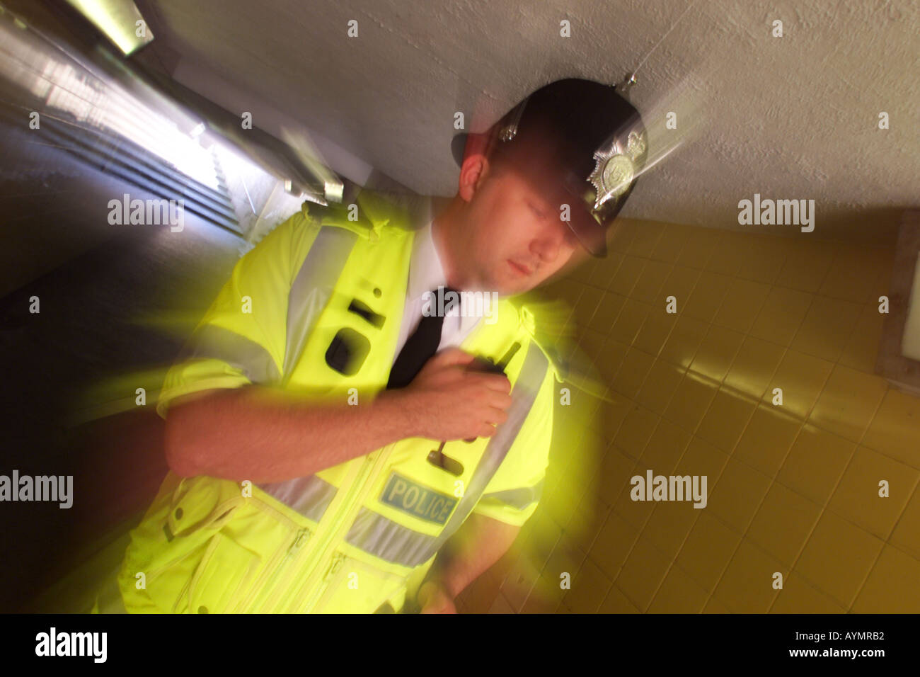 Policier dans le métro dans le Devon UK Banque D'Images