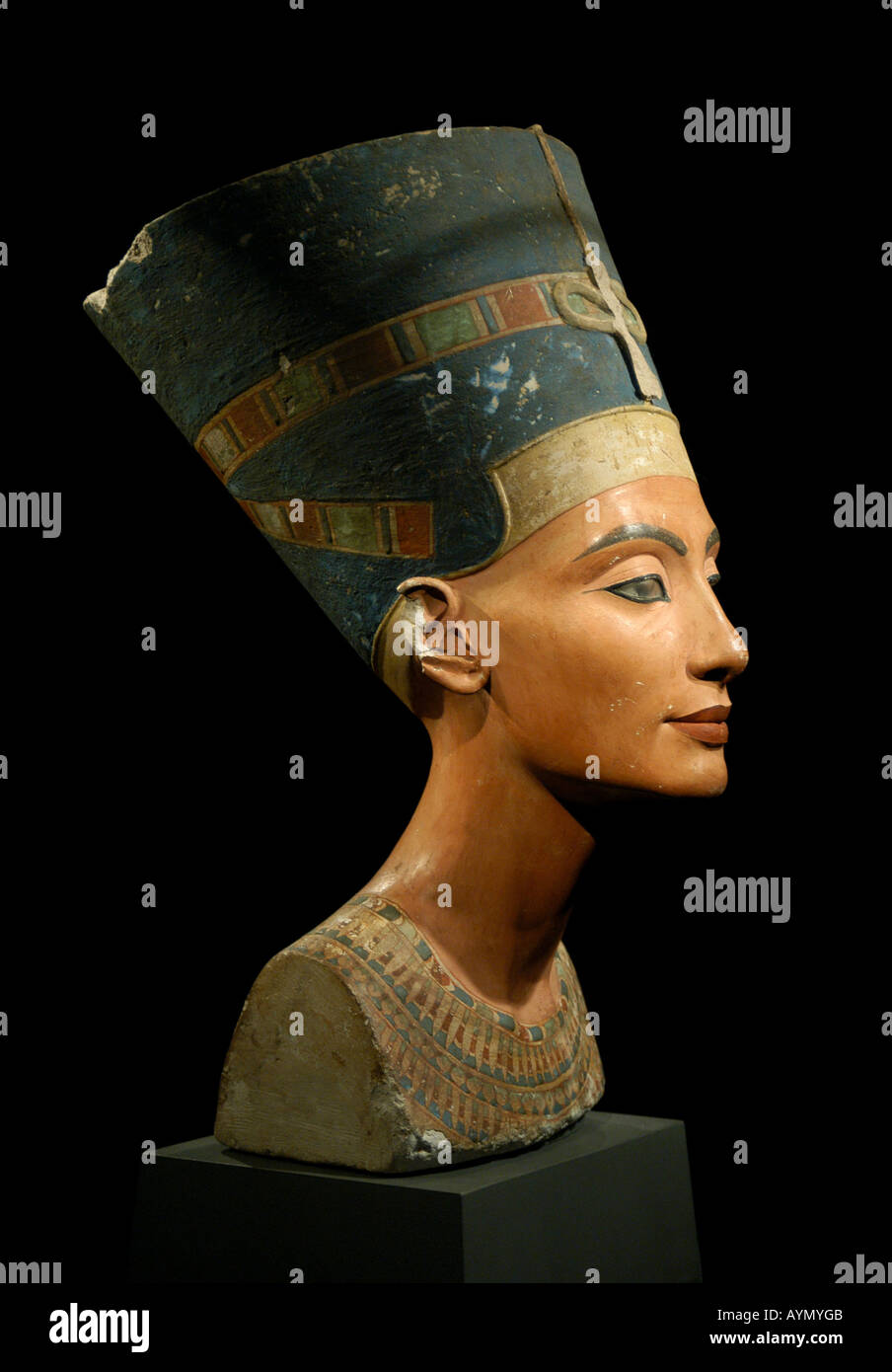 Célèbre buste de la reine Néfertiti dans le Musée égyptien de Berlin, Allemagne. Banque D'Images