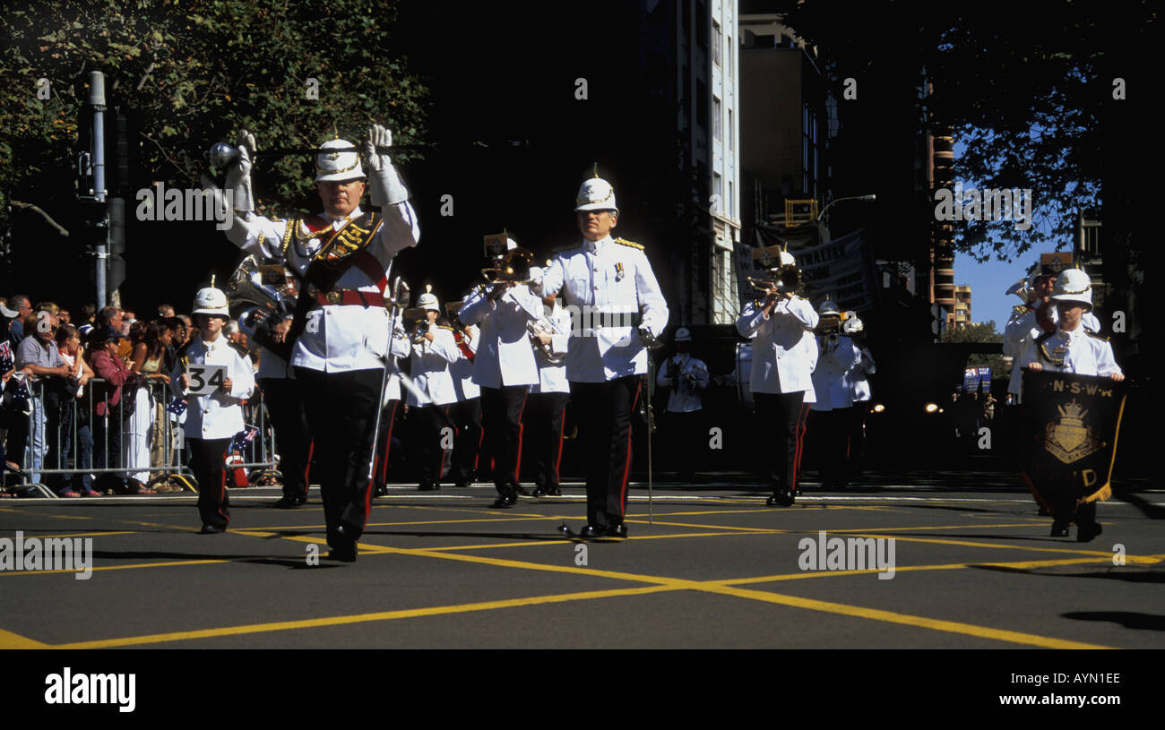 25 avril Anzac Day Parade Sydney NSW Australie University of New South Wales Band marche dans les rues de Sydney Banque D'Images