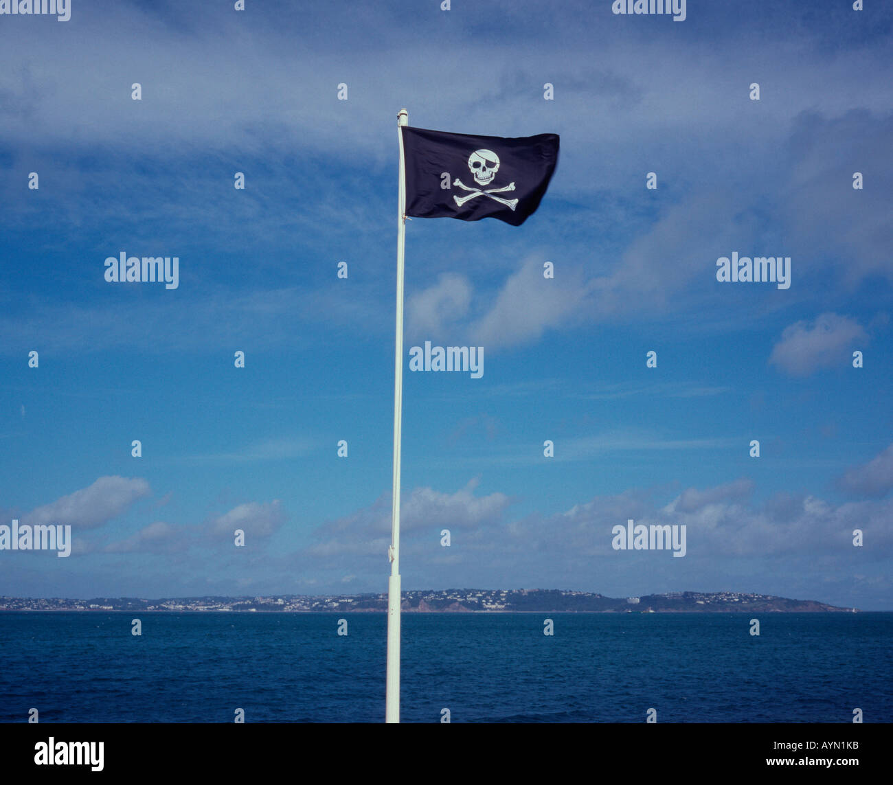 Le Jolly Roger, le drapeau des pirates, Brixham, Devon, UK Banque D'Images
