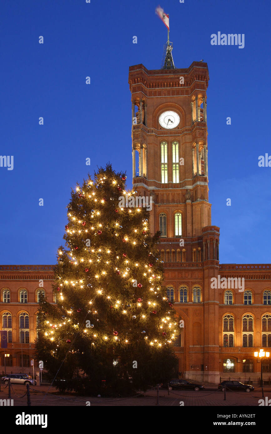 Europa Europe Allemagne Deutschland Berlin Mitte Rotes Rathaus l'Hôtel de Ville Rouge Weihnachten Christmas Banque D'Images