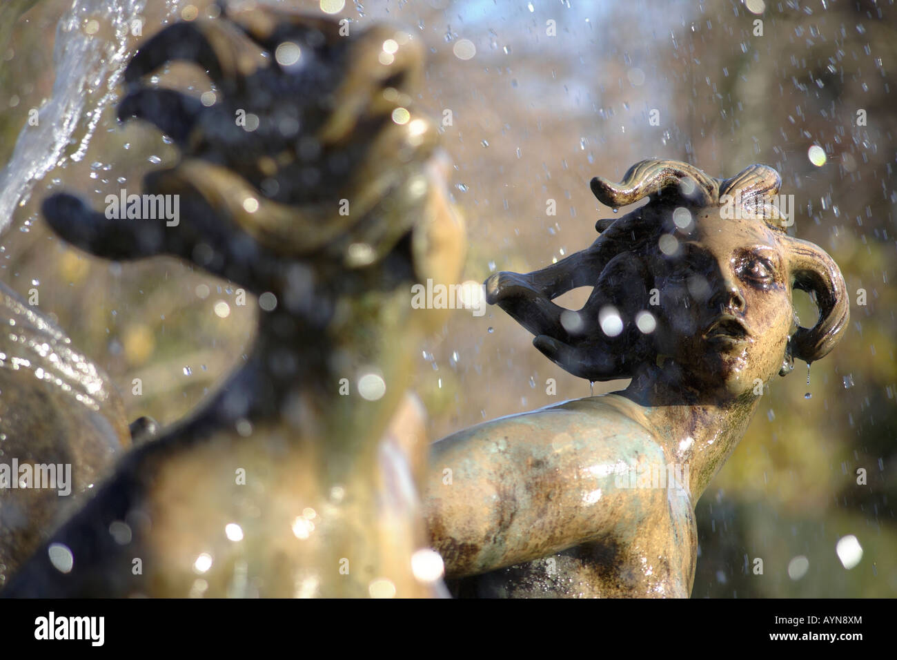 Fontaine du Triton, ronde des statues. Queen Mary's Gardens, Inner Circle, Regents Park, Londres, Angleterre Banque D'Images
