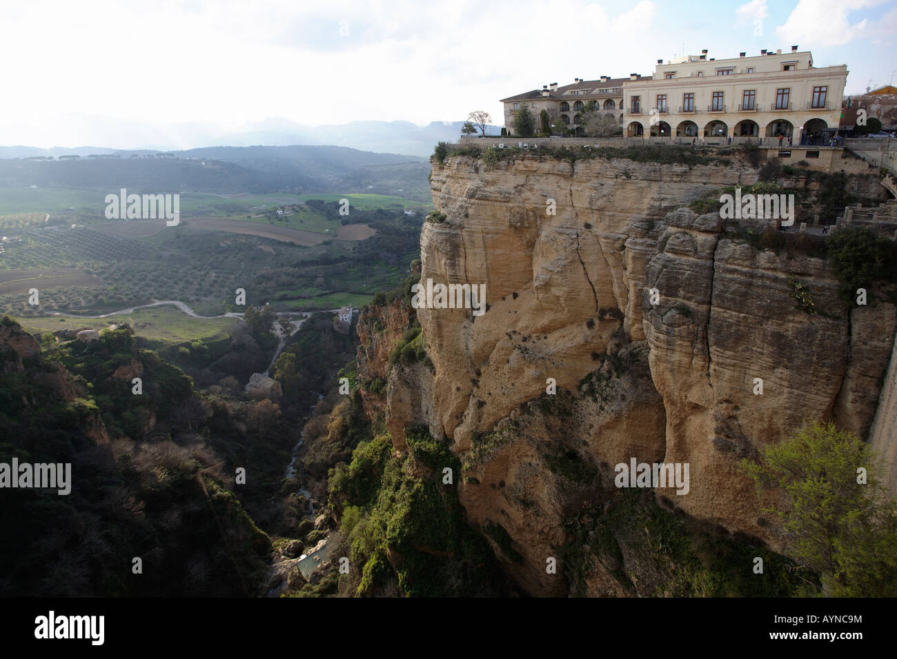 Le bord de la gorge. Ronda, Andalousie, Espagne Banque D'Images