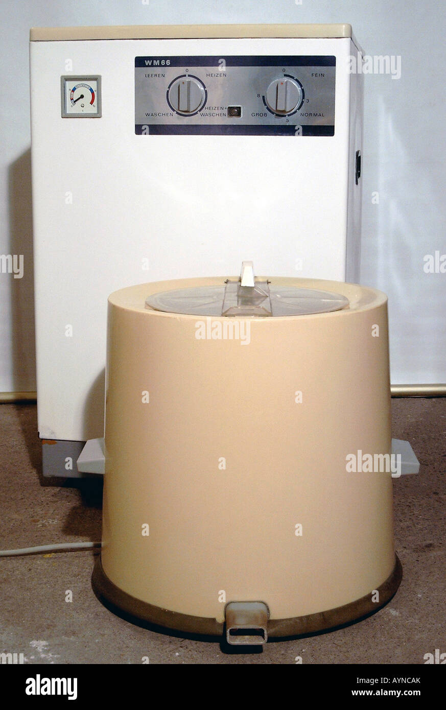 Ménage, électroménagers, petit lave-linge WM 66 et sèche-linge TS 66, produit par VEB Waschgeraetewerk Schwarzenberg, GDR, 1966, conception d'usine par Klaus Kunis, produit, électrique, appareil électrique, années 60, historique, Allemagne de l'est, DDR, XXe siècle, produit, Waschgeratewerk, Waschgerewerk, Banque D'Images