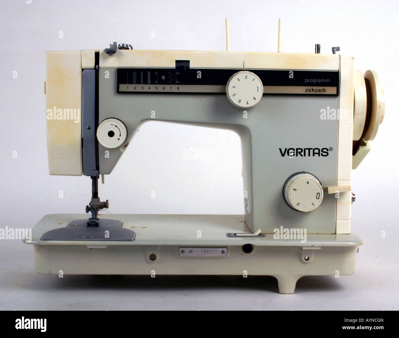 Electrical sewing machine Banque de photographies et d'images à haute  résolution - Alamy