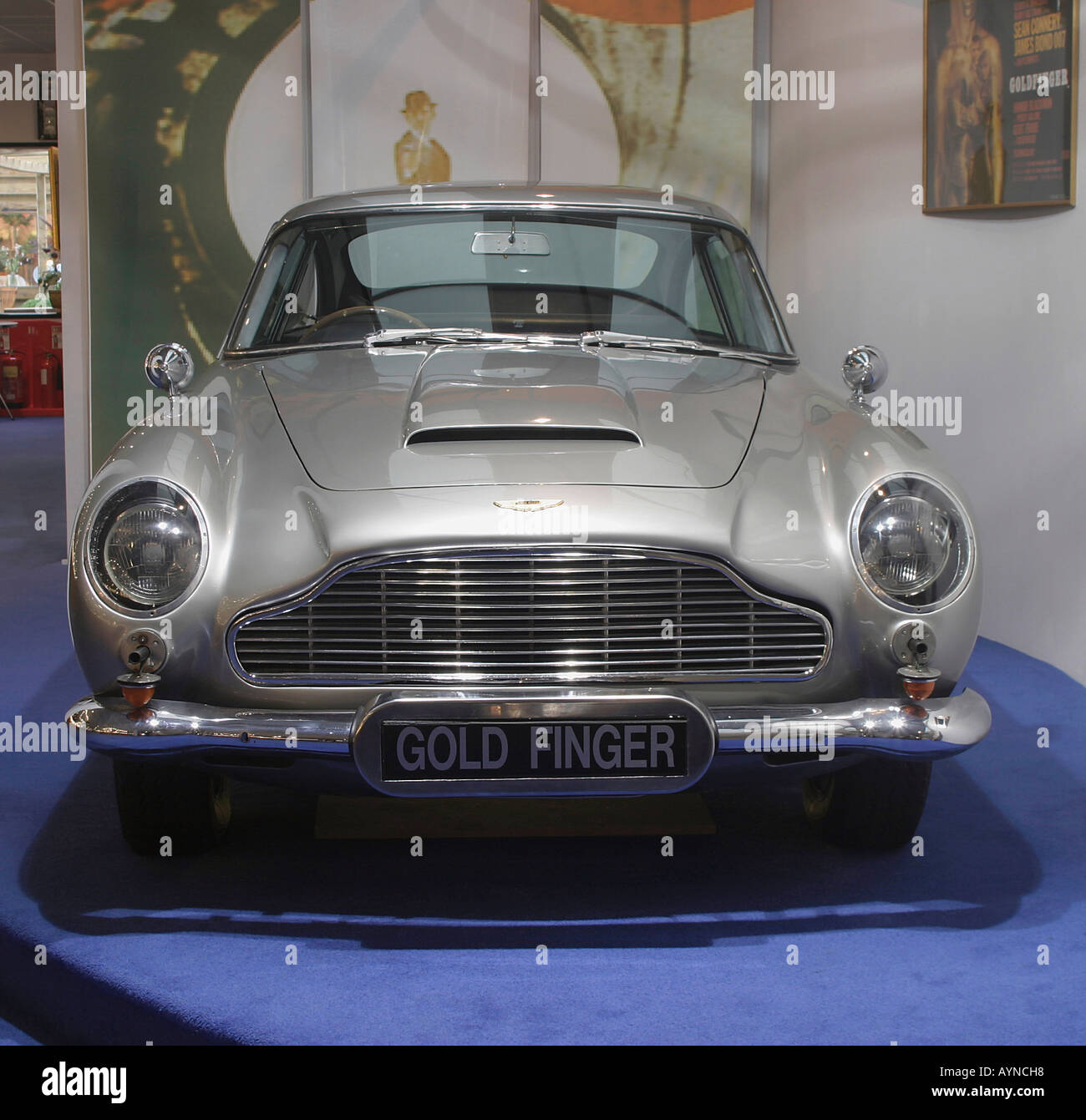 Une réplique de l'Aston Martin utilisé dans le film de James Bond Goldfinger Banque D'Images