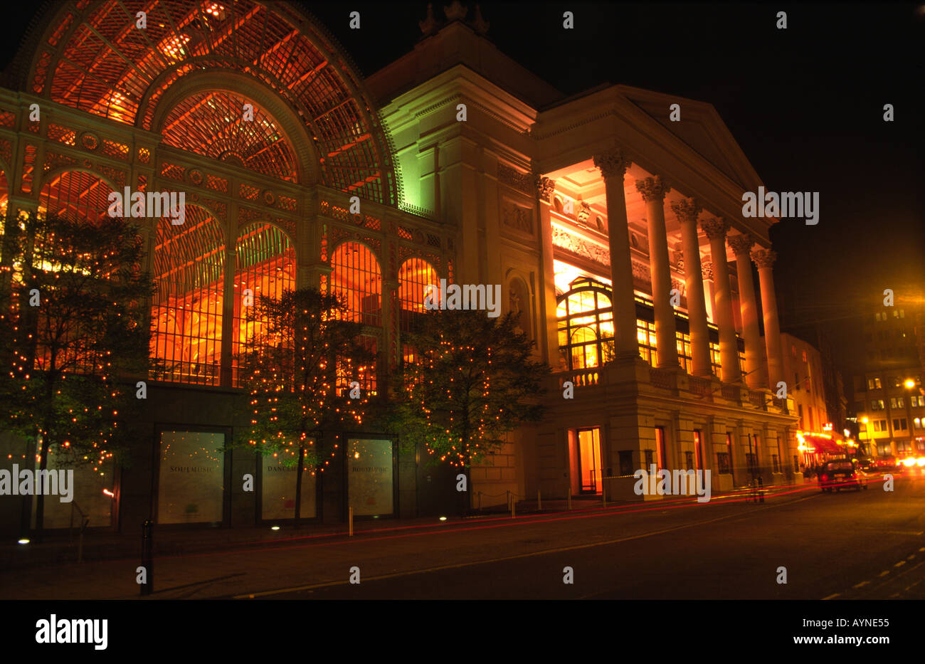 Royal Opera House la nuit, Covent Garden, London, England, UK Banque D'Images