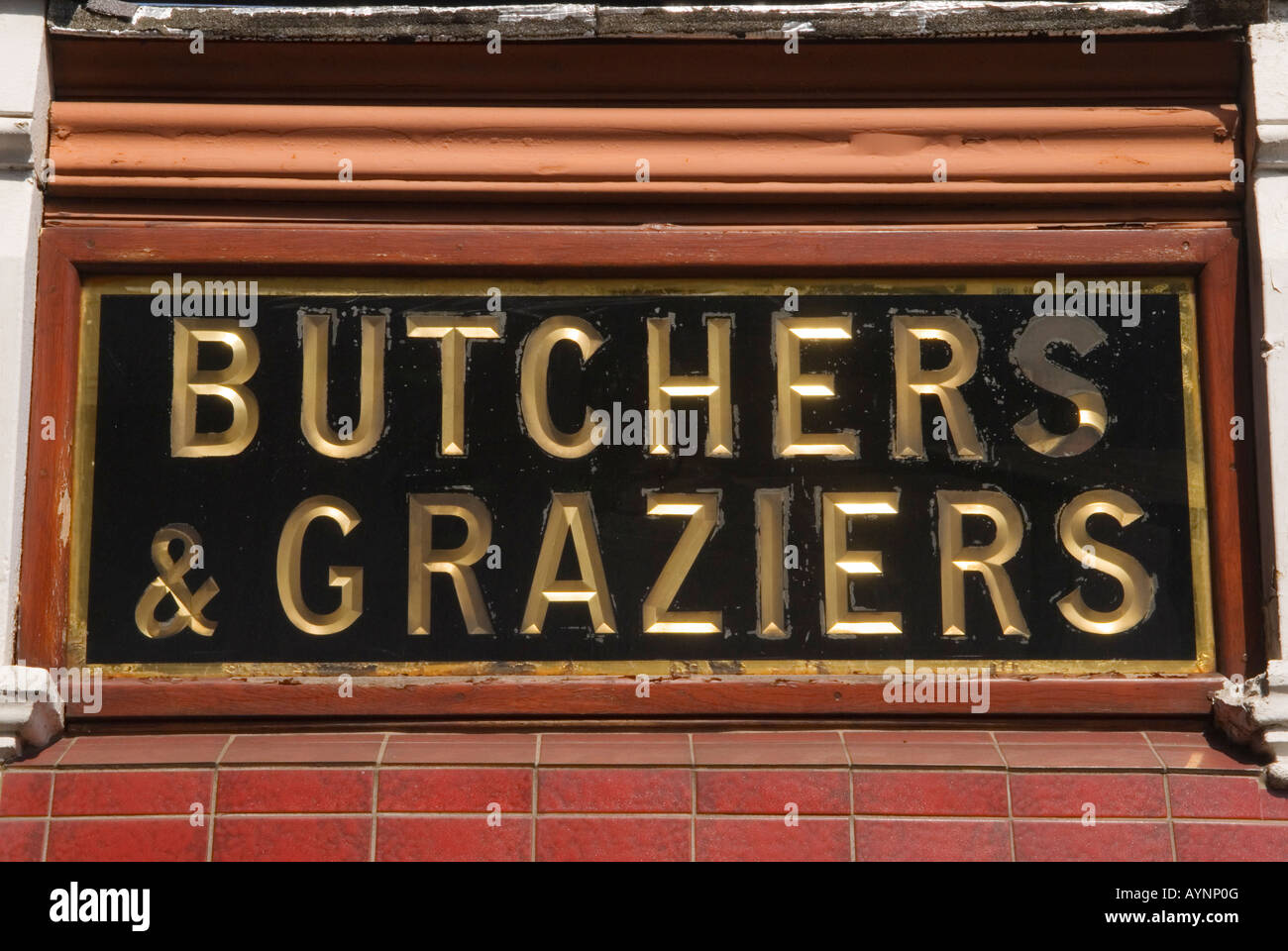 Les bouchers victoriens à l'ancienne et les Graziers signent au-dessus de la boucherie. Blackheath Village South East London, Angleterre 2008 Royaume-Uni 2000s HOMER SYKES Banque D'Images