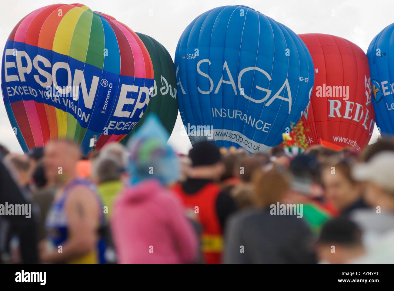 Les coureurs de marathon Sport montgolfière Parrainage Parrainage de promotion des ballons. Blackheath South London SE21 London UK HOMER SYKES Banque D'Images