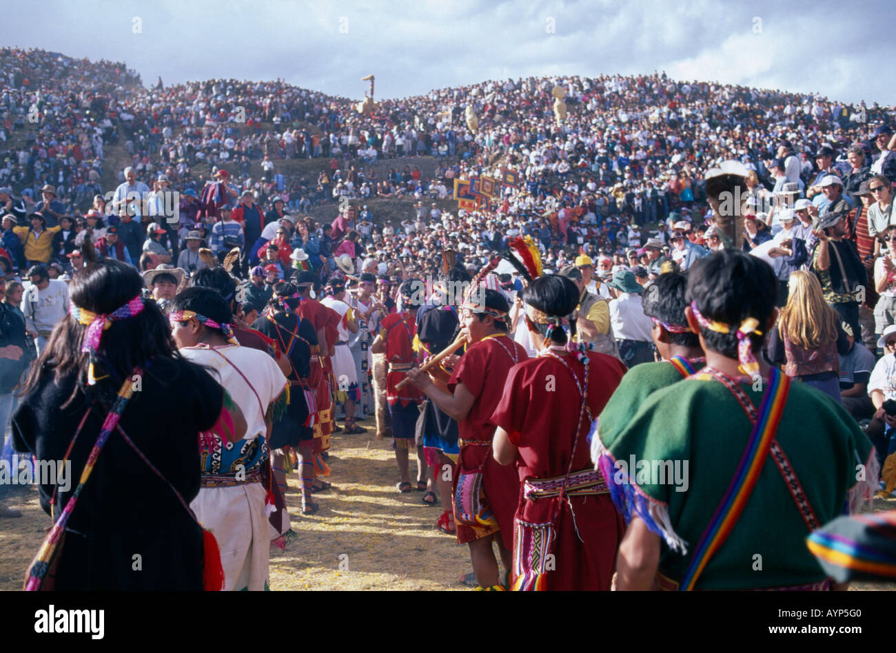 Amérique du Sud PÉROU Cusco Parade de musiciens en costume traditionnel à l'Inti Raymi Festival Inca du Soleil Banque D'Images