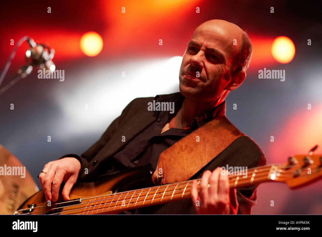 Bassiste Jasper Mortier, David Gogo band, le soutien à un concert de Wishbone Ash, 17 février 2008 à Z7 à Pratteln, SWI Banque D'Images