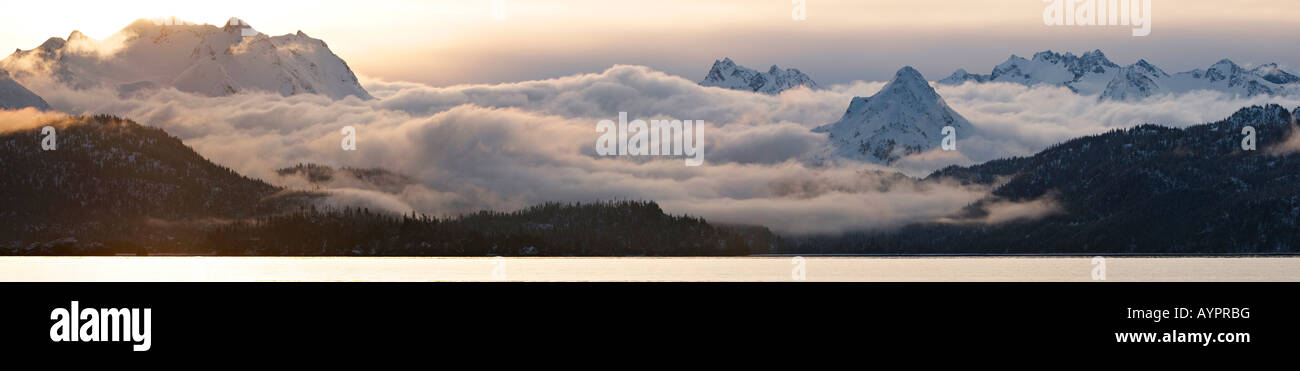 Vue panoramique tourné, le lever du soleil sur la baie Kachemak, péninsule de Kenai, Alaska, USA Banque D'Images