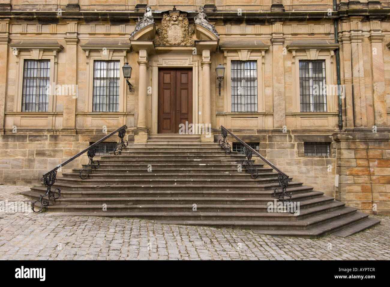 Étapes allant jusqu'à l'entrée de la Neue Residenz (nouvelle résidence), Bamberg, Haute-Franconie, Bavière, Allemagne Banque D'Images