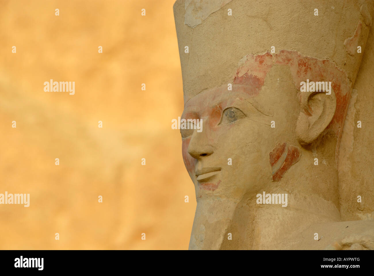 Face statue, temple funéraire de la reine Hatshepsout, Deir El-Bahari, Luxor, Egypte Banque D'Images