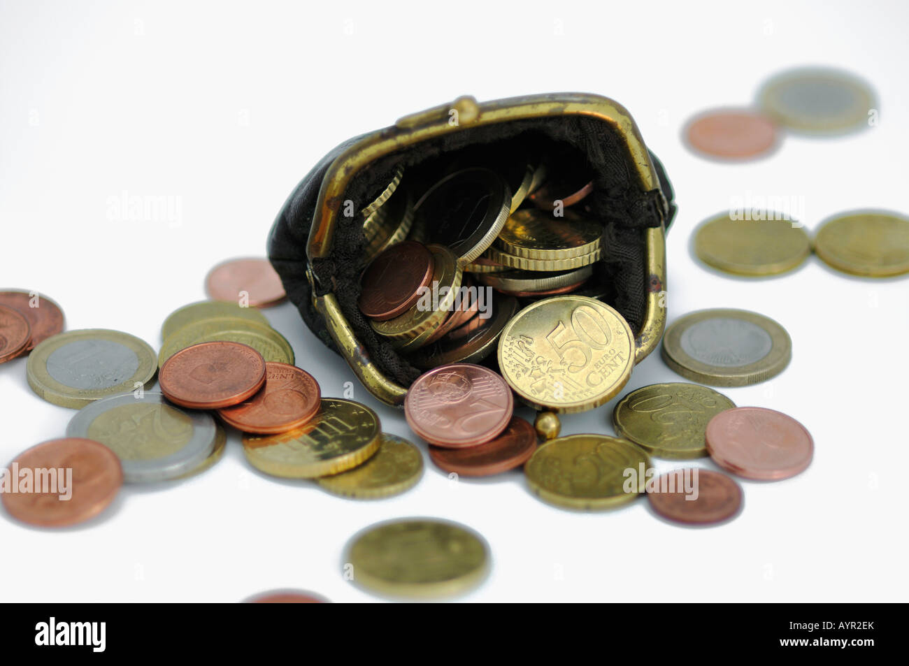 Porte-monnaie plein de pièces en euro Photo Stock - Alamy