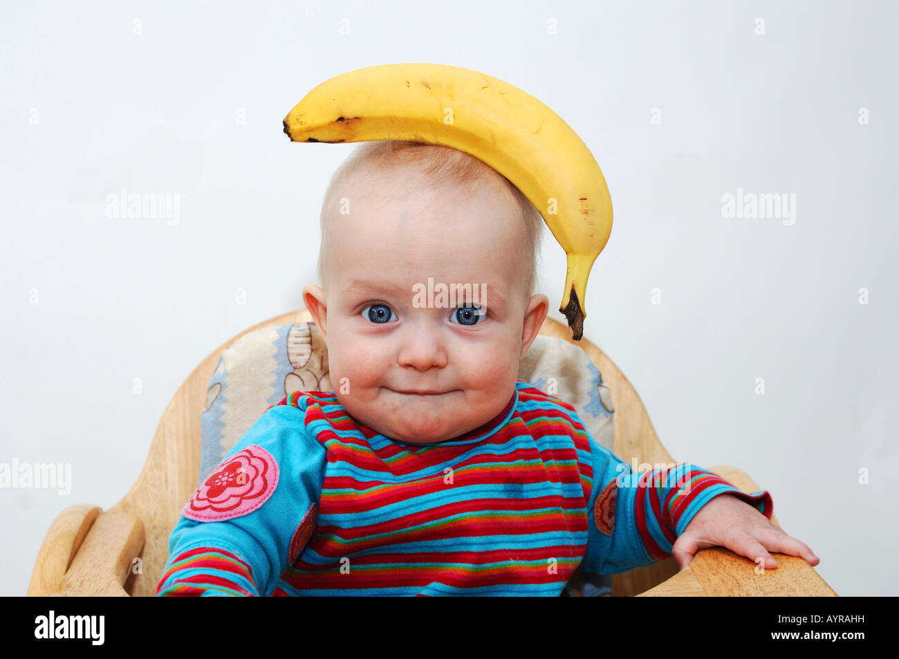A L Age De Six Mois Bebe Garcon Avec Banane Photo Stock Alamy A L Age De Six Mois Bebe Garcon Avec Banane Photo Stock Alamy