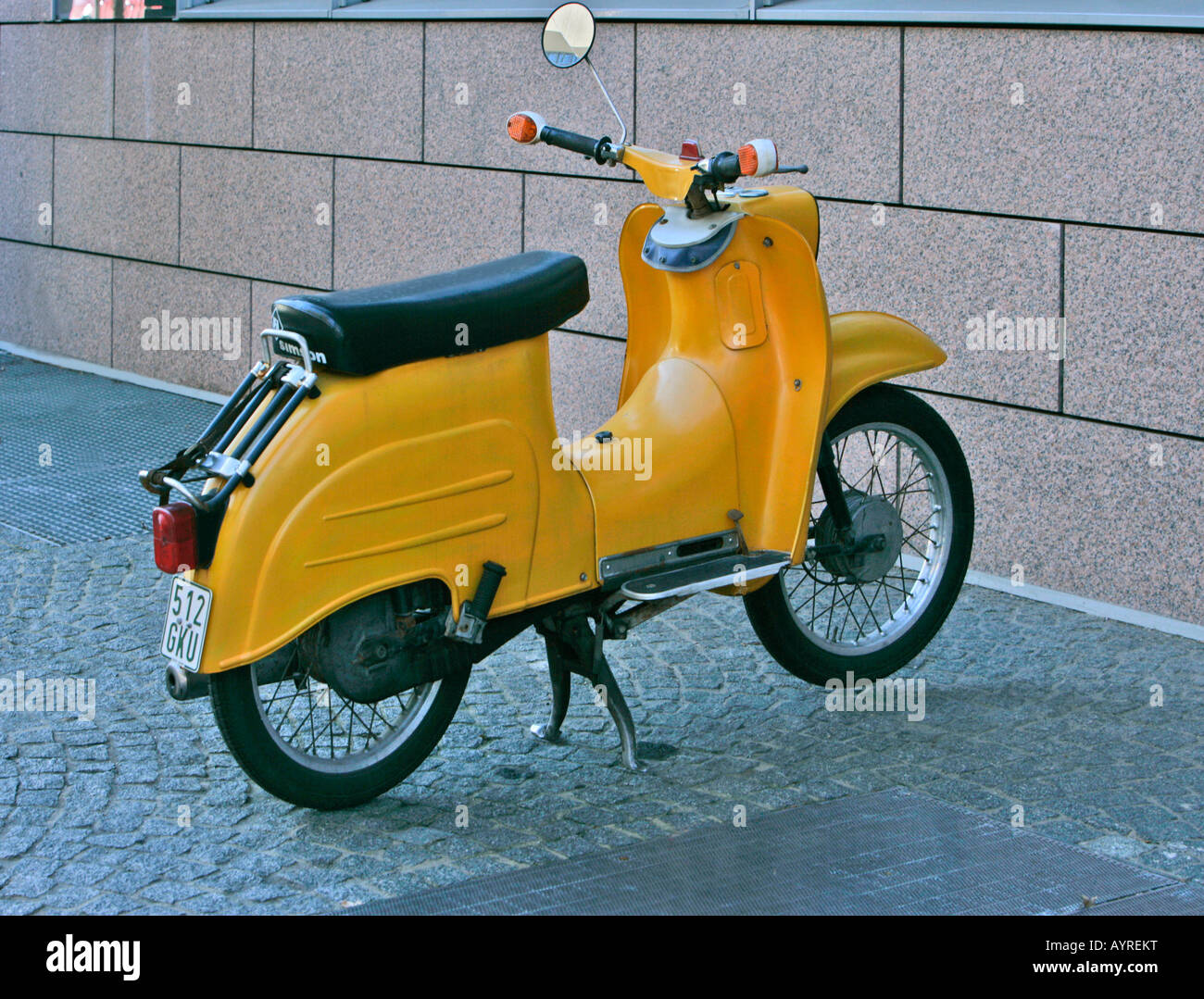 Moteur jaune-scooter Banque D'Images