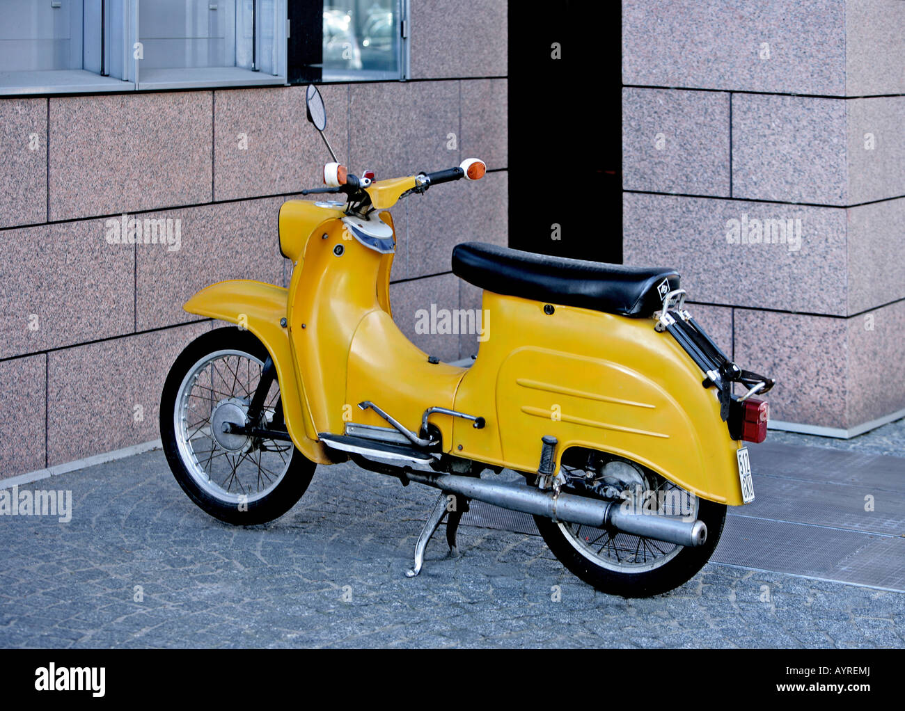 Moteur jaune-scooter Banque D'Images