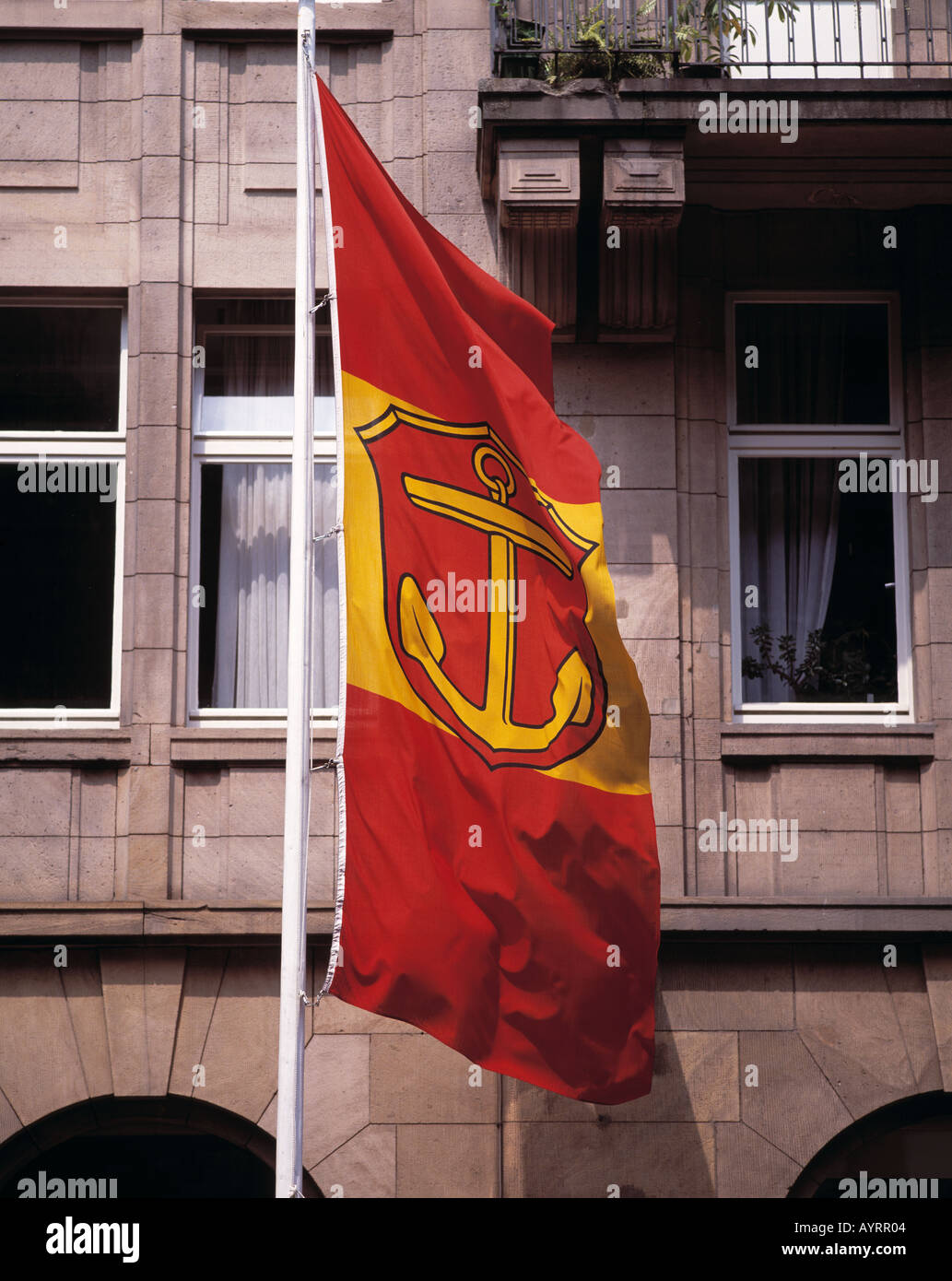 Stadtwappen mit Flagge von Ludwigshafen am Rhein, Rheinland-Pfalz Banque D'Images