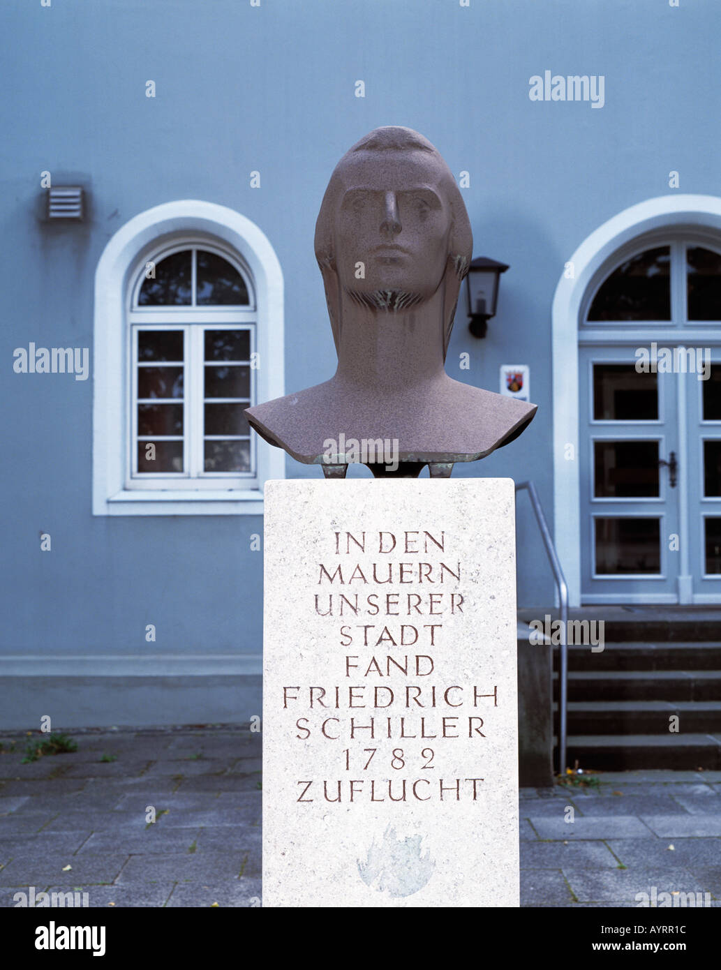 Denkmal Friedrich Schiller vor dem Schillermuseum Rhein-Oggersheim à Ludwigshafen am, Rheinland-Pfalz Banque D'Images