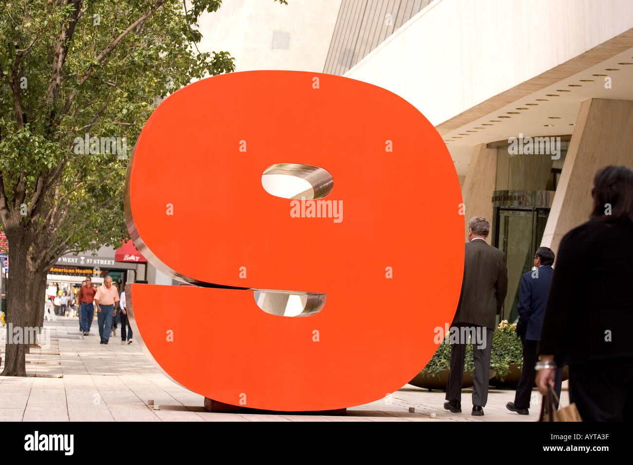 Sculpture neuf en face de solow building sur la 57e rue Editorial Utilisez uniquement Banque D'Images