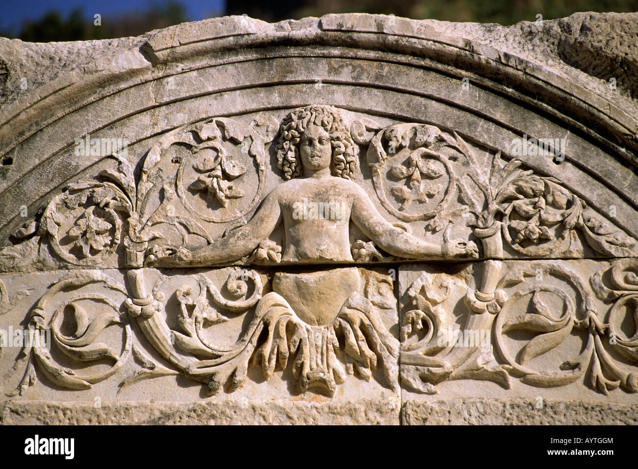 Turquie, Éphèse, temple d'Hadrien, bas relief de près Banque D'Images