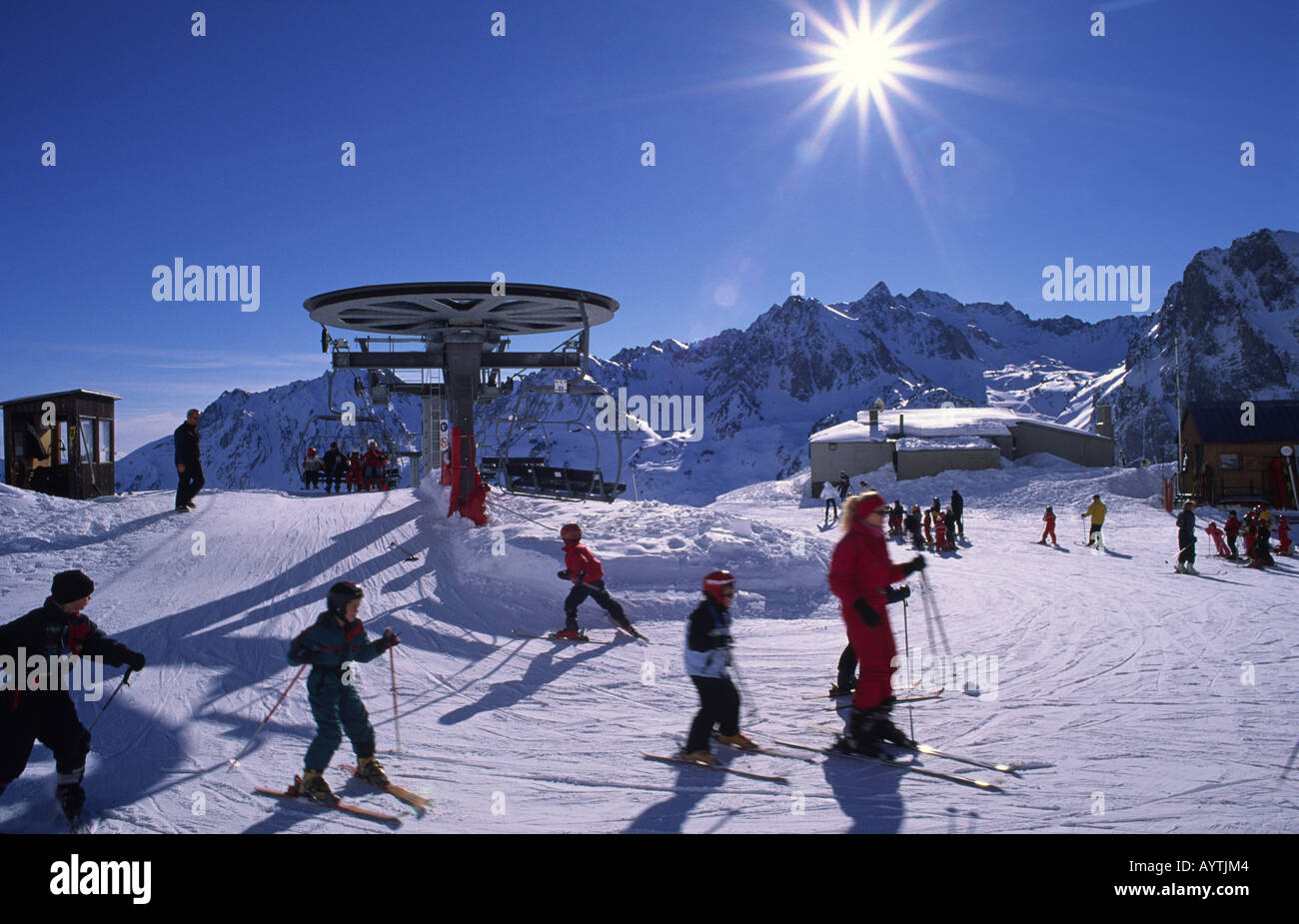 L'hiver le ski à La Mongie, Pyrénées, France Banque D'Images