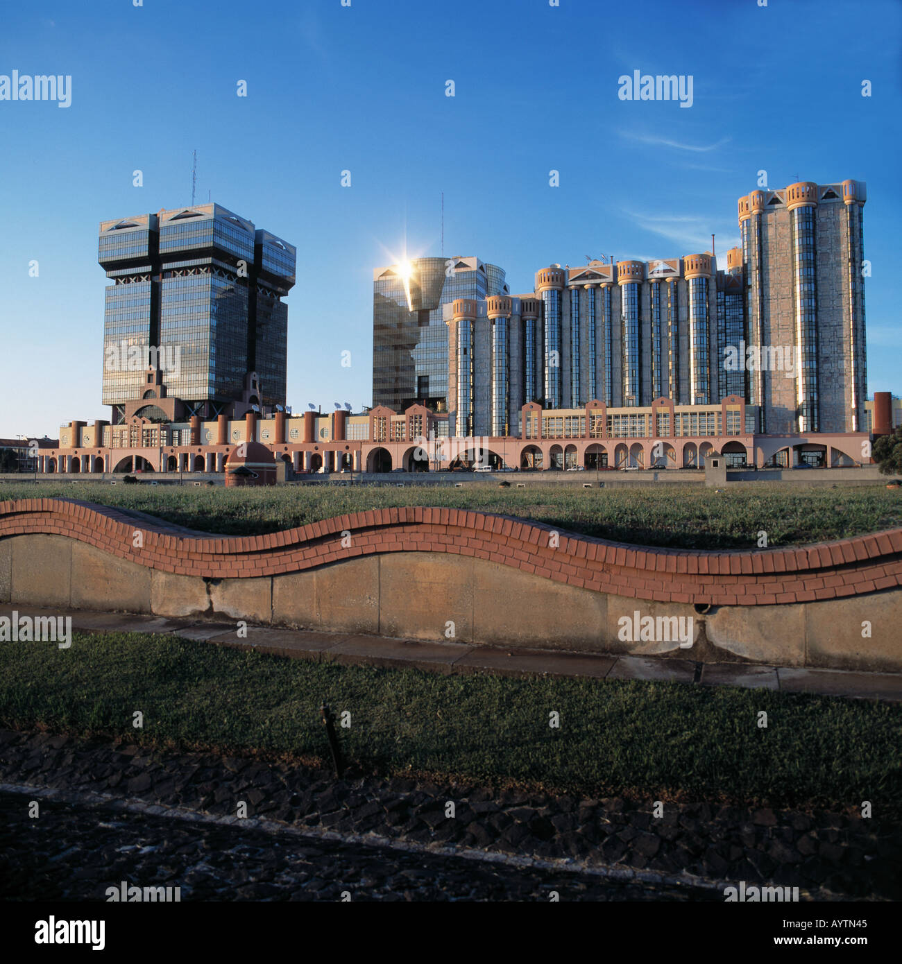 Einkaufszentrum dans Lissabon-Amoreiras Geschaeftshaeuser, moderne Banque D'Images