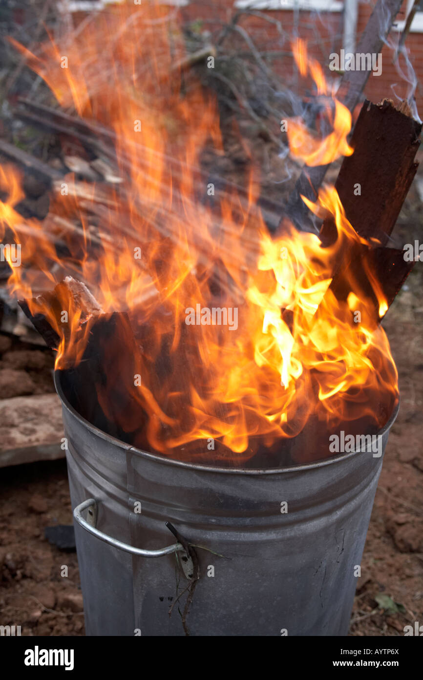 L'incinérateur incinérateur de déchets de jardin Bin incinérateur de jardin  en métal pour la combustion de déchets Bin poubelle Burner - Chine Bac de l' incinérateur, jardin de l'incinérateur