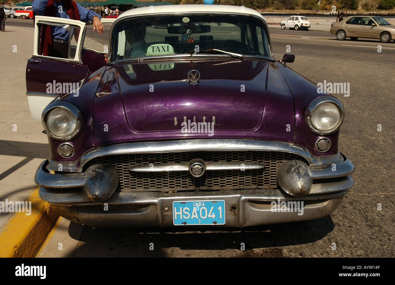 Gros plan d'une couleur violette taxi Cuba La Havane Banque D'Images