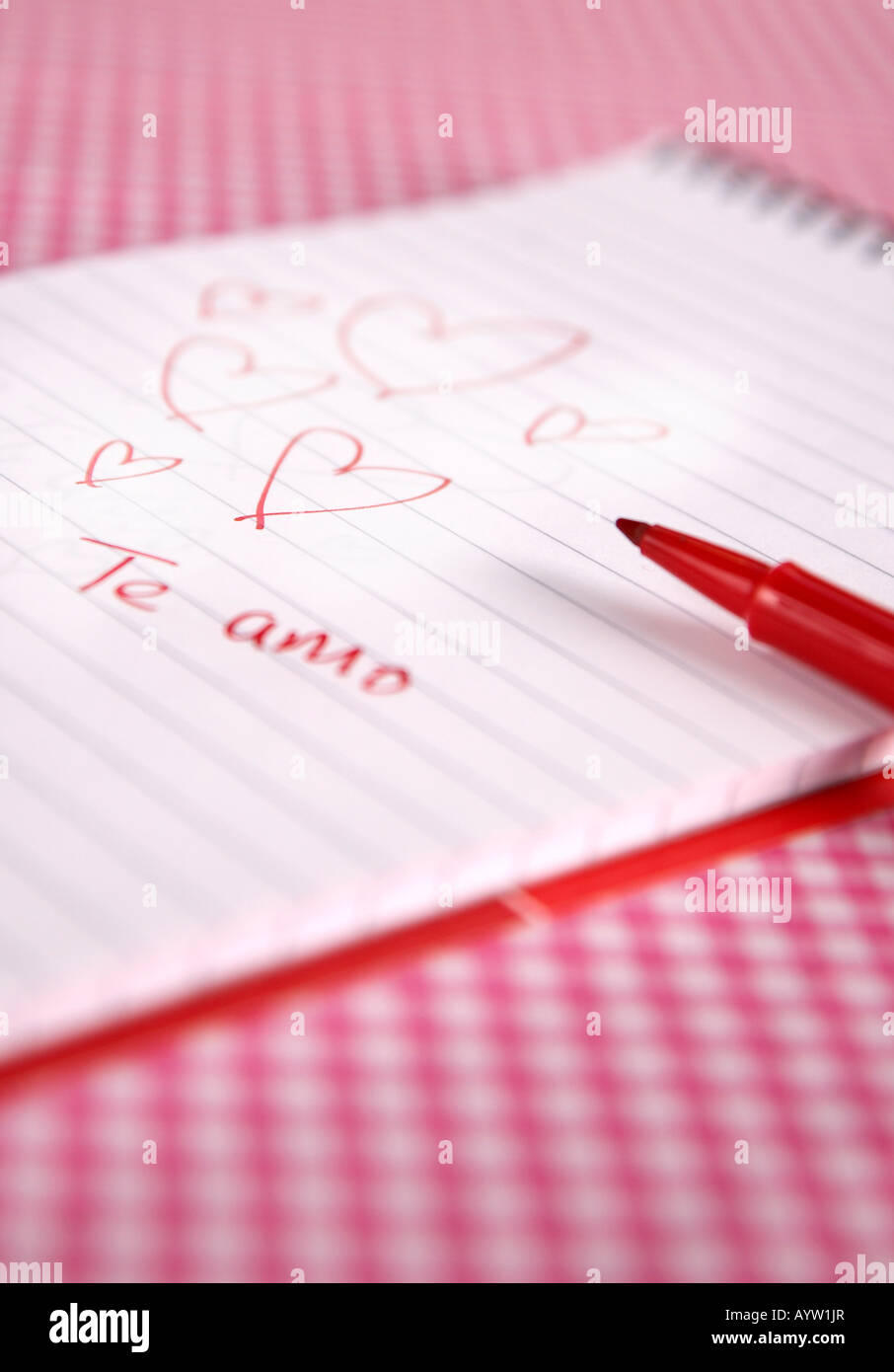 Te Amo coeur gribouillé sur un bloc-notes avec stylo Banque D'Images