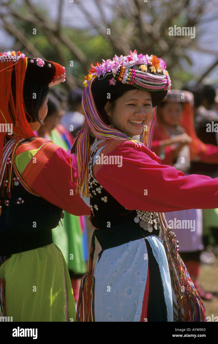 Les filles en robe traditionnelle Lisu fêtes de fin d'année zone Mae Salong Thaïlande Chaing Rai Banque D'Images
