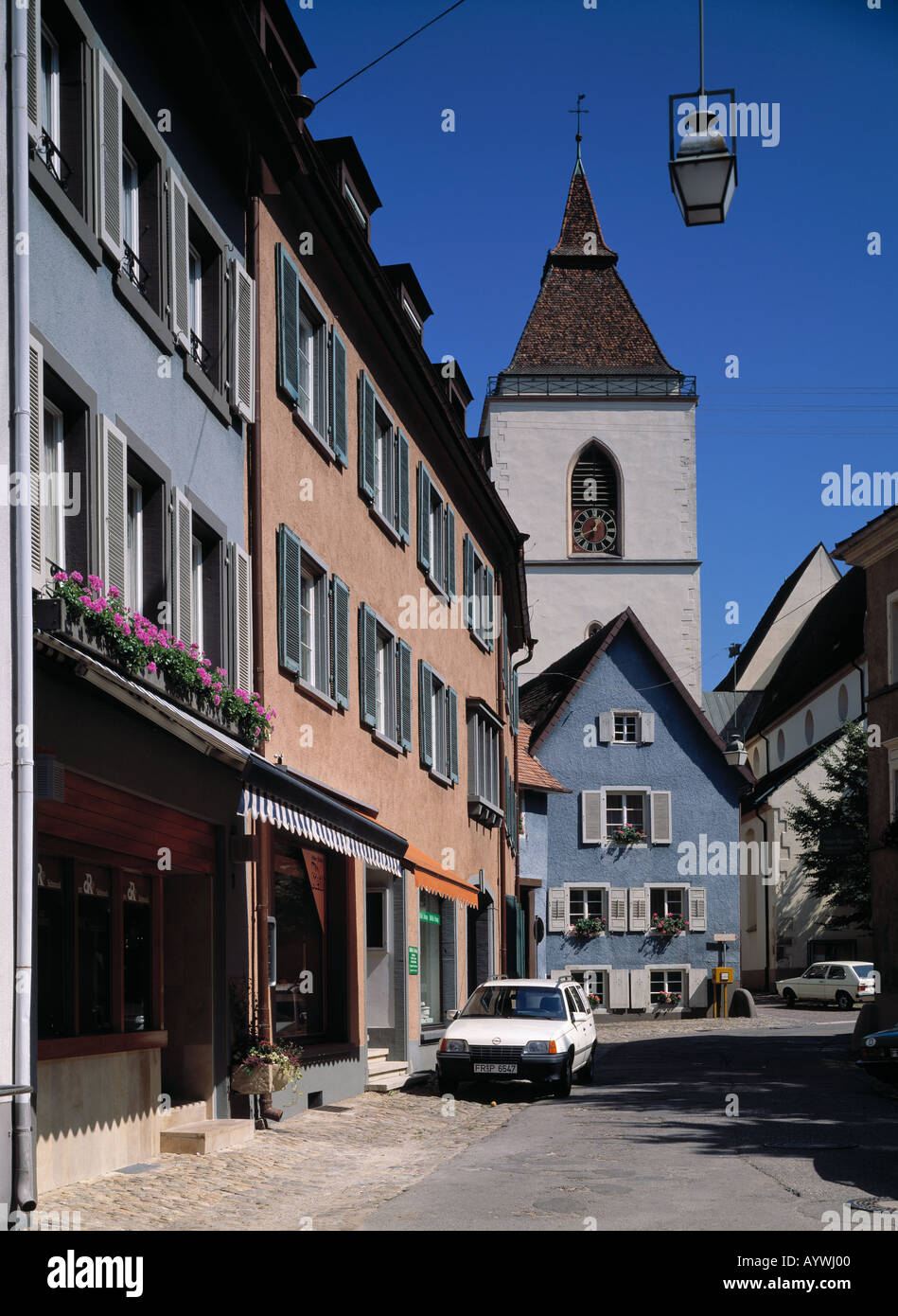 Enge Gasse und St. Martinskirche, Staufen im Breisgau, Bade-Wurtemberg, Land Markgraefler Banque D'Images
