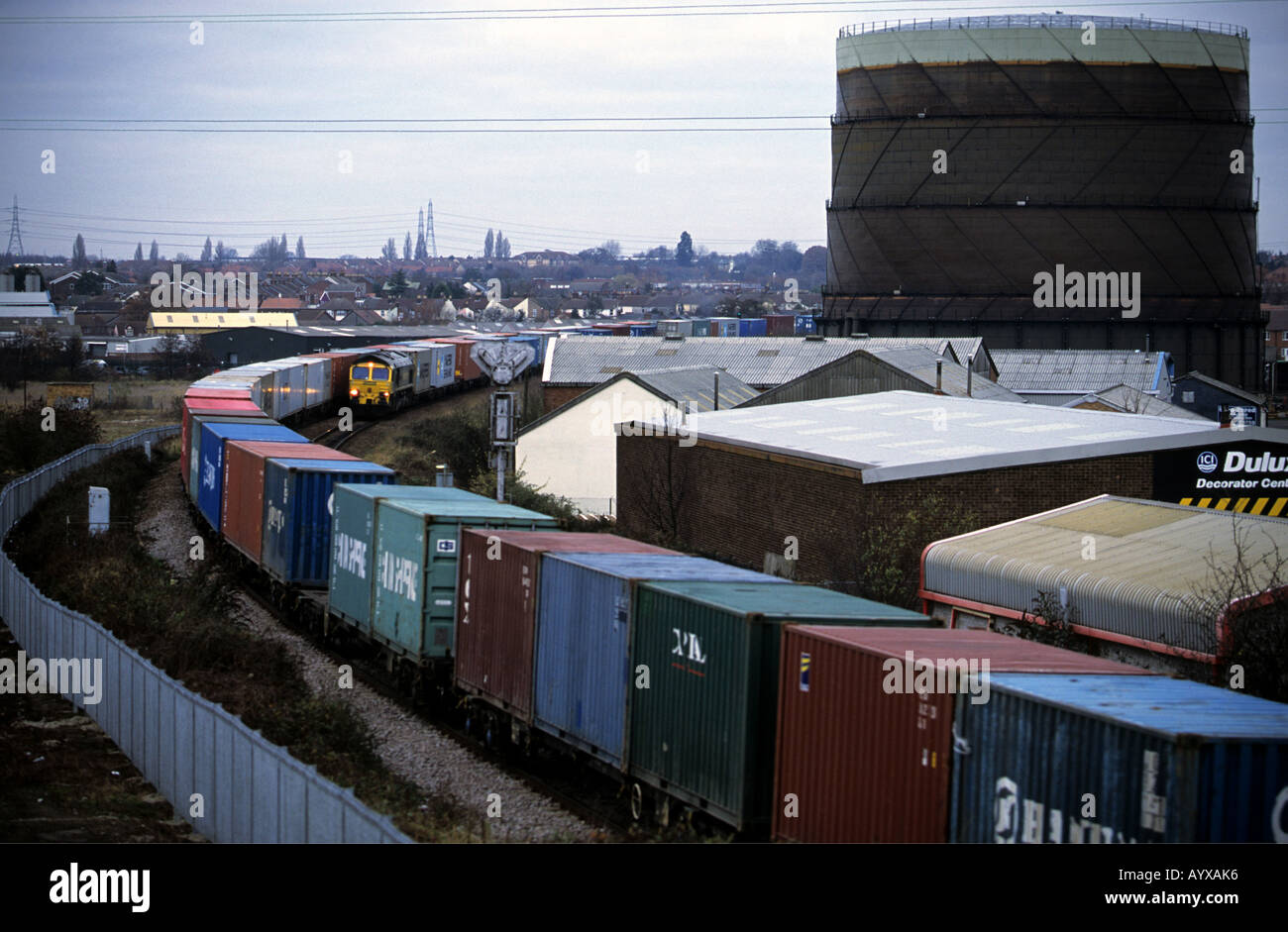 Frieight de trains sur une boucle passant à Ipswich sur l'embranchement vers le port de Felixstowe, Suffolk, UK. Banque D'Images