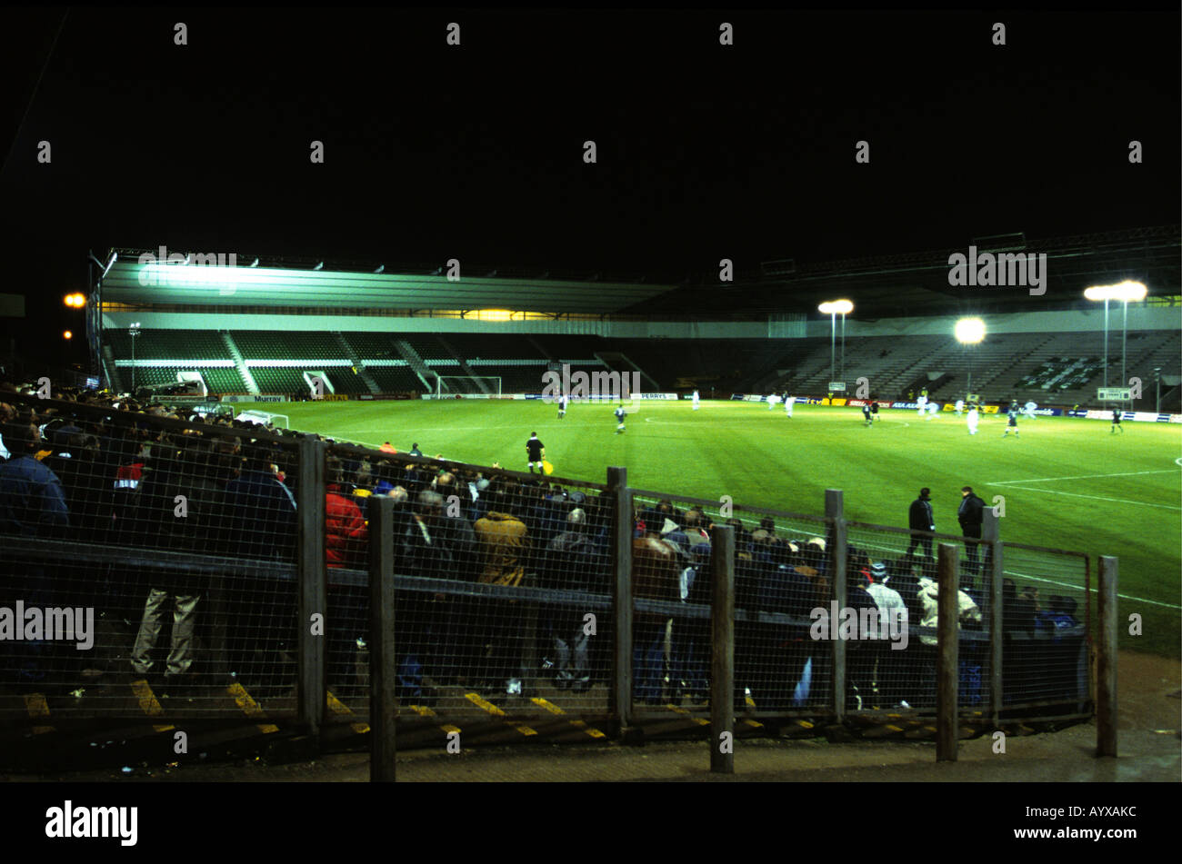 Plymouth Argyle Football Club joue un match à domicile ligue Park pendant le réaménagement du stade dans le Devon, Royaume-Uni. Banque D'Images