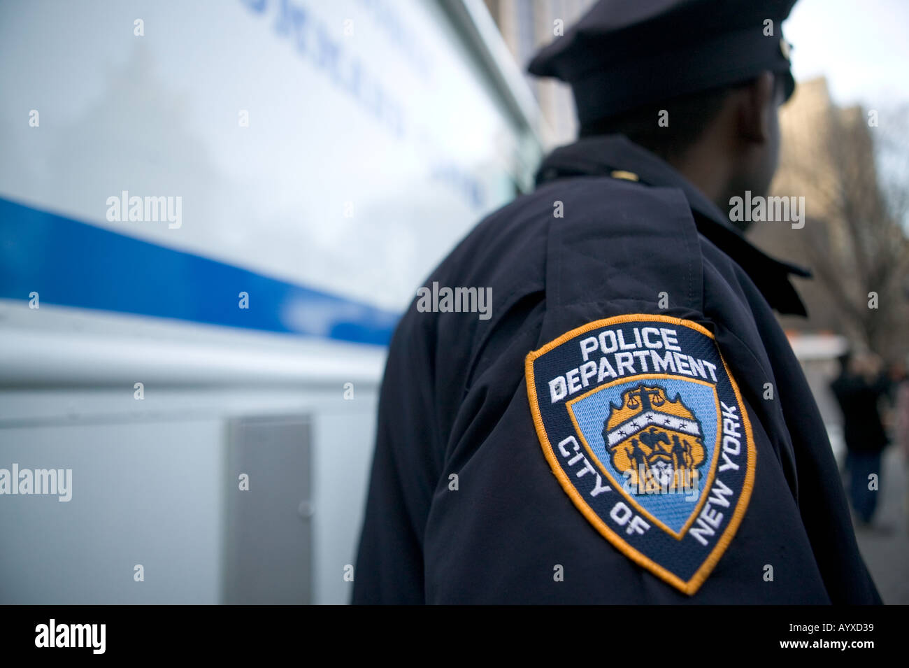 Département de la Police de New York d'un insigne sur l'uniforme du policier USA bras Février 2005 Banque D'Images