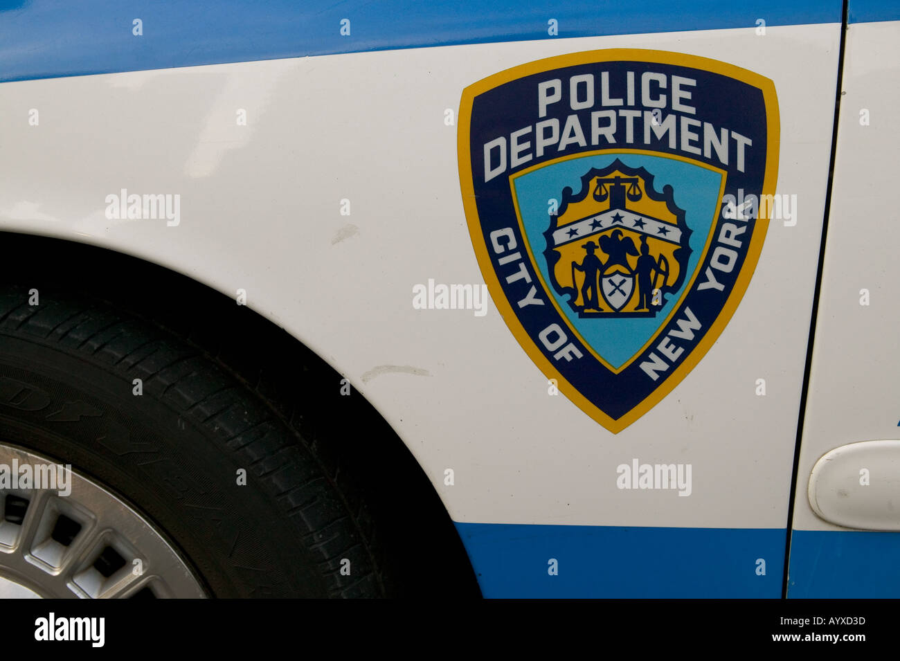 Département de la Police de New York d'un insigne sur le côté de la voiture USA Février 2005 Banque D'Images