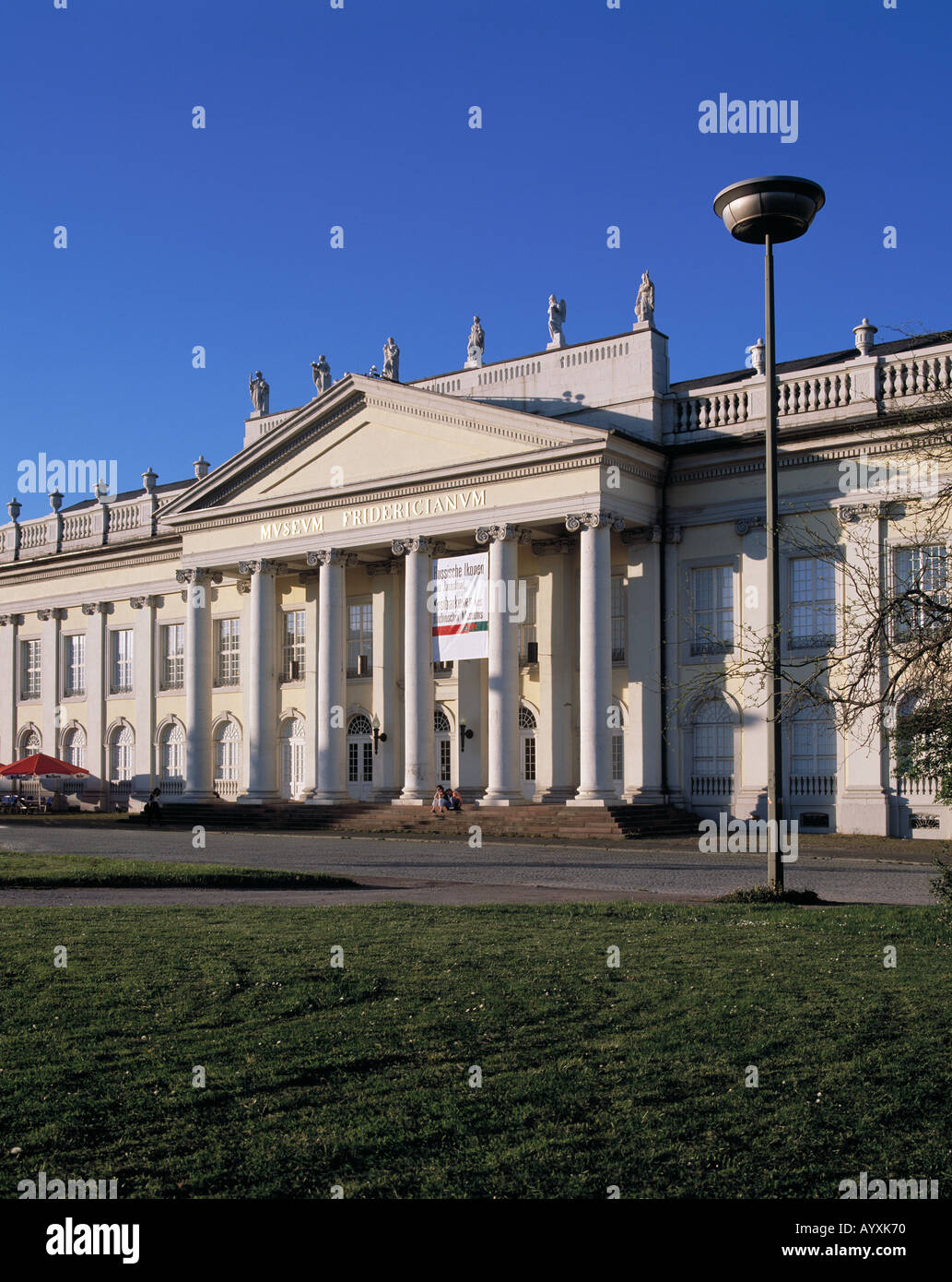 Museum Fridericianum, Saeulenvorbau Ausstellungsgebaeude, Skulpturen, der Documenta, Kassel, Hesse Banque D'Images