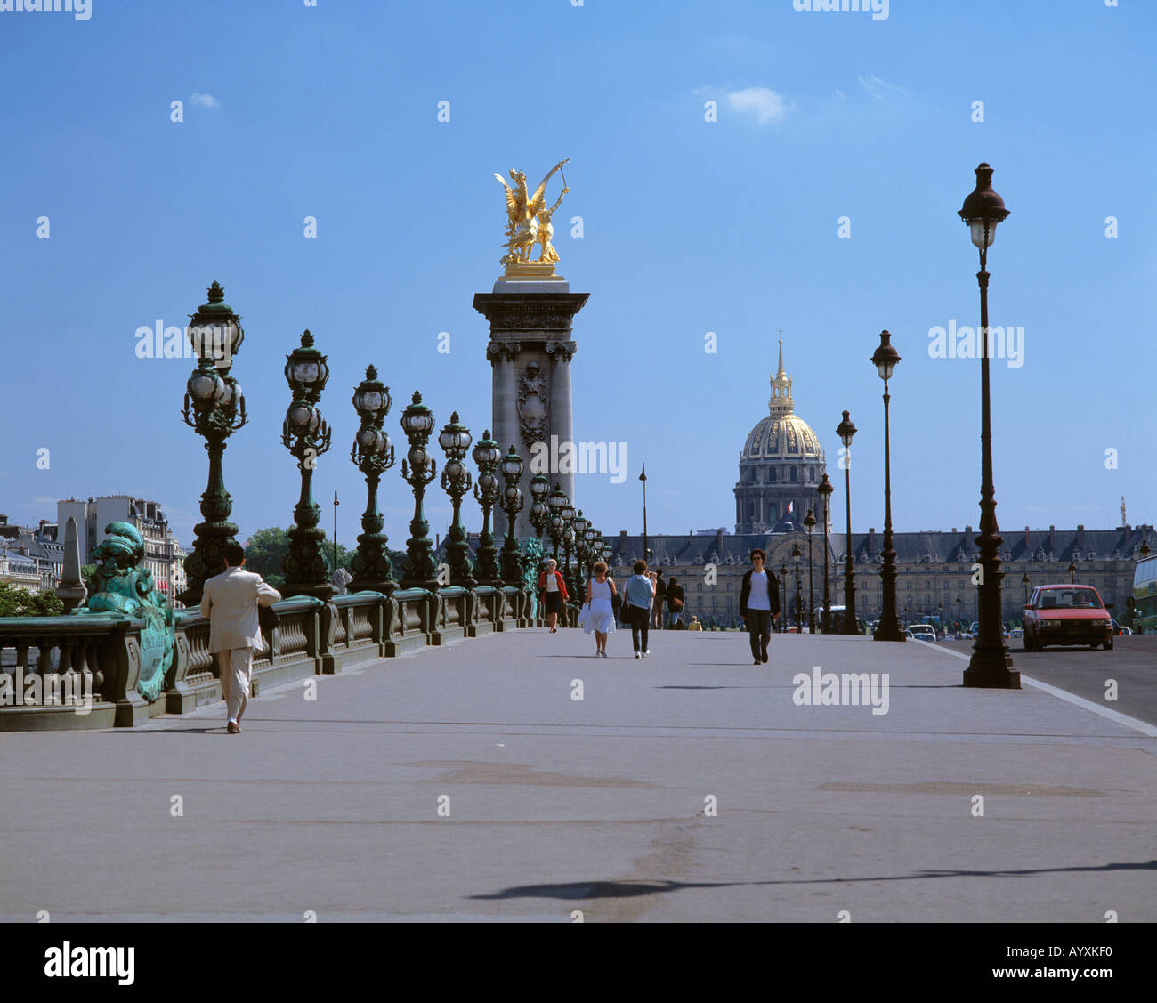 Seinebruecke Invalidendom und Pont Alexandre III à Paris Banque D'Images